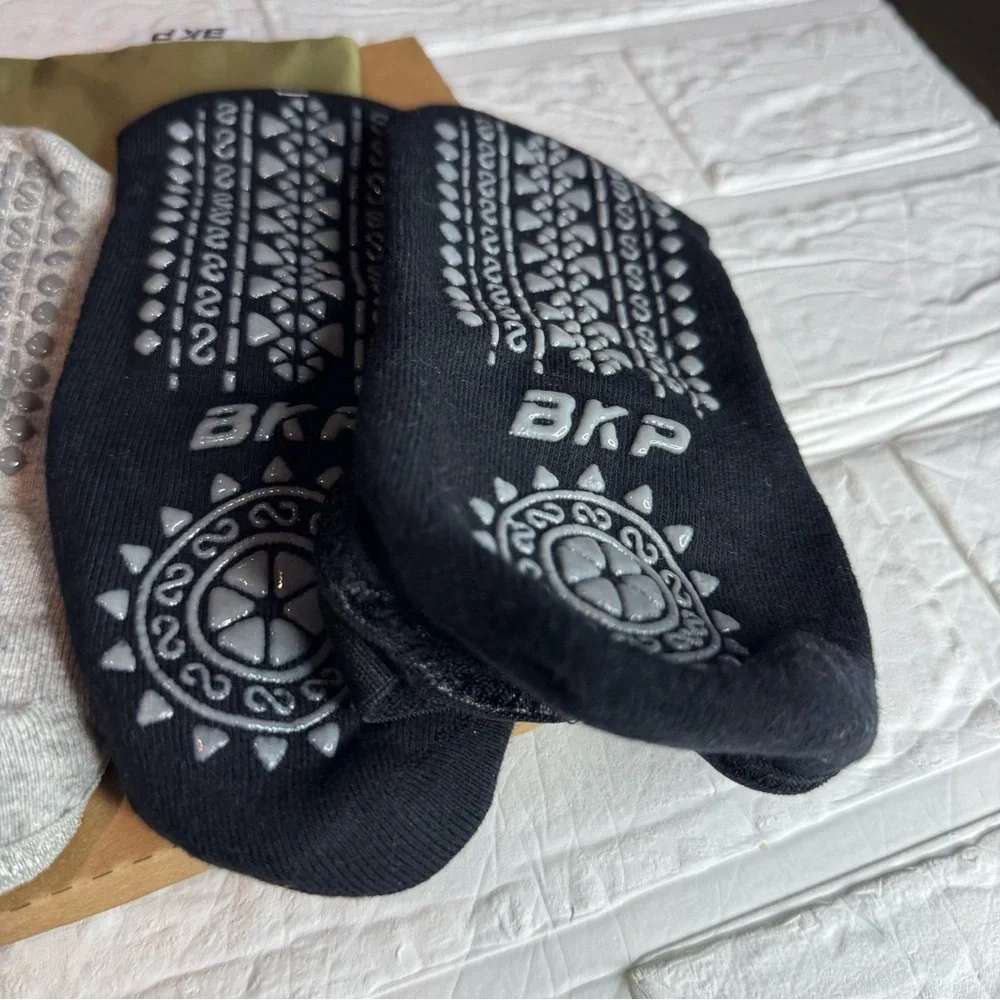 New Yoga Grip Socks 2 Pair